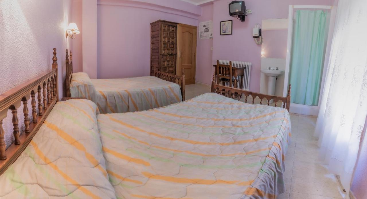 סלאמנקה Pension Virginia By Vivere Stays מראה חיצוני תמונה